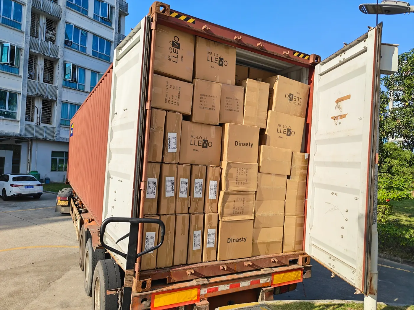 Contenedor cargado con cajas Dinasty listo para despacho desde China